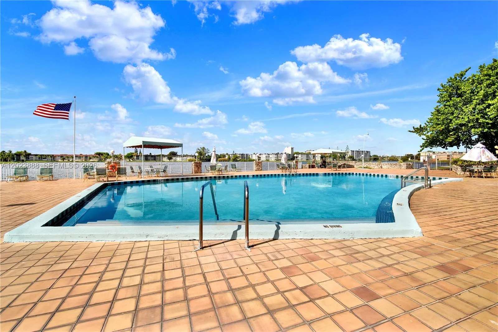 2 bedroom 2 bath for sale at 1401 NE Miami Gardens Dr # 889, Miami FL 33179