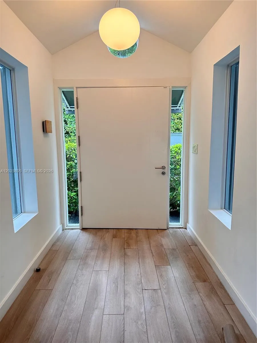 181 Island Dr, Key Biscayne FL 33149