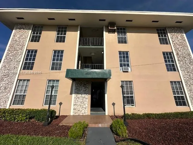 1400 S Douglas Rd # 17, Coral Gables FL 33134