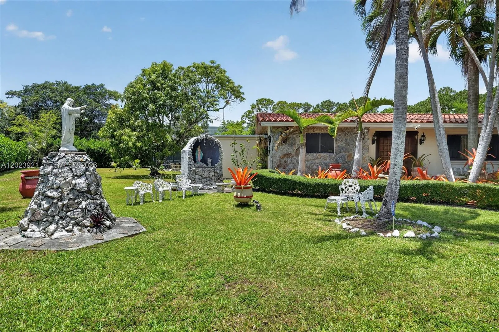 8461 SW 68th St Rd, Miami FL 33143