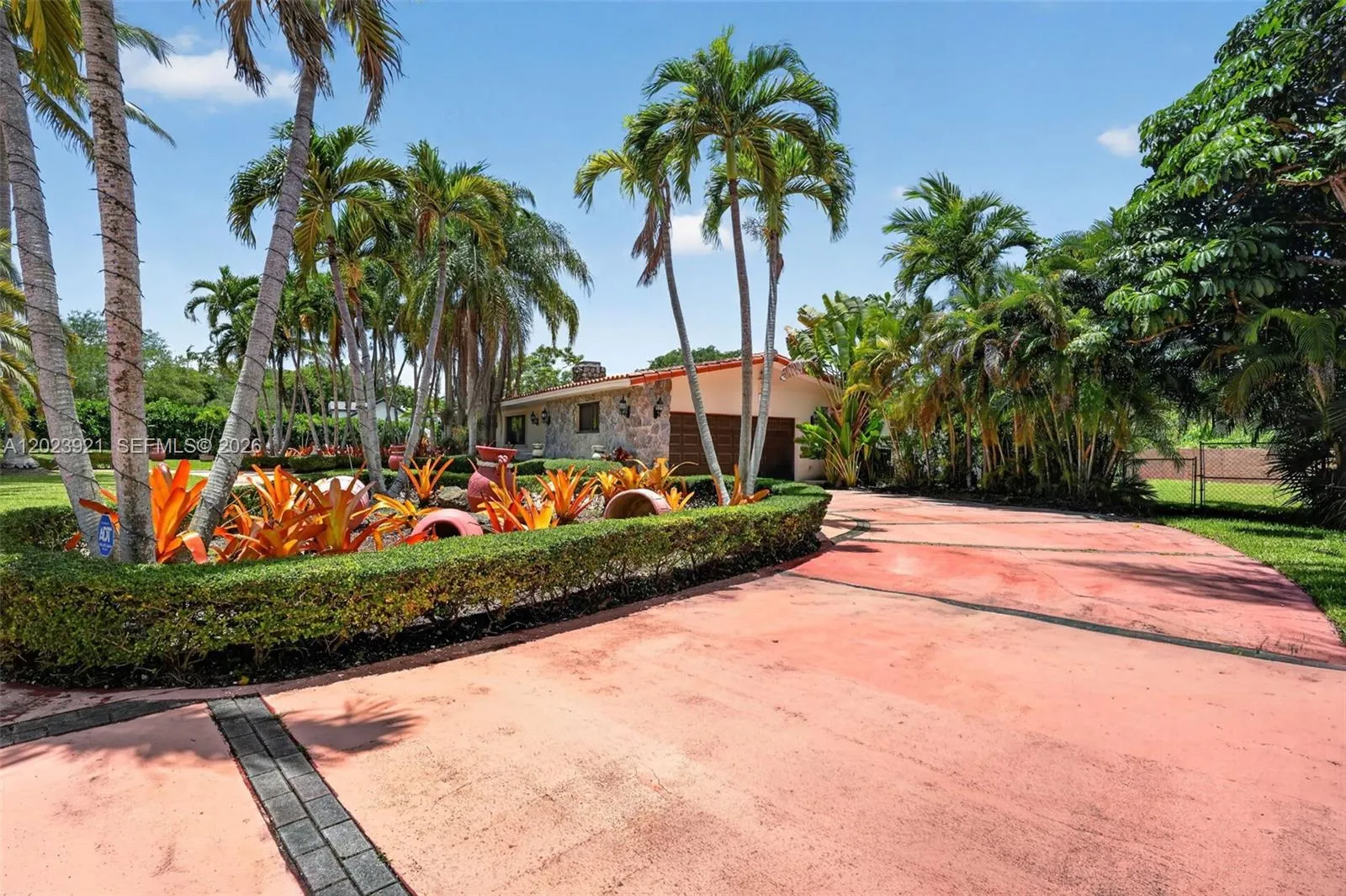 8461 SW 68th St Rd, Miami FL 33143