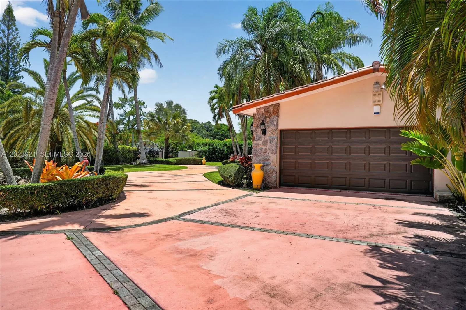 8461 SW 68th St Rd, Miami FL 33143