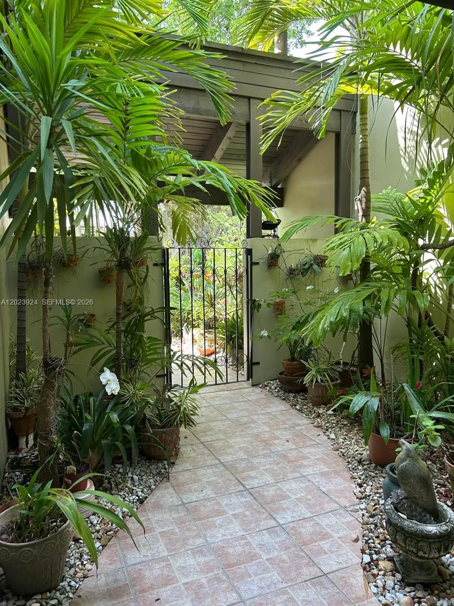 3689 Estepona Ave # B, Doral FL 33178