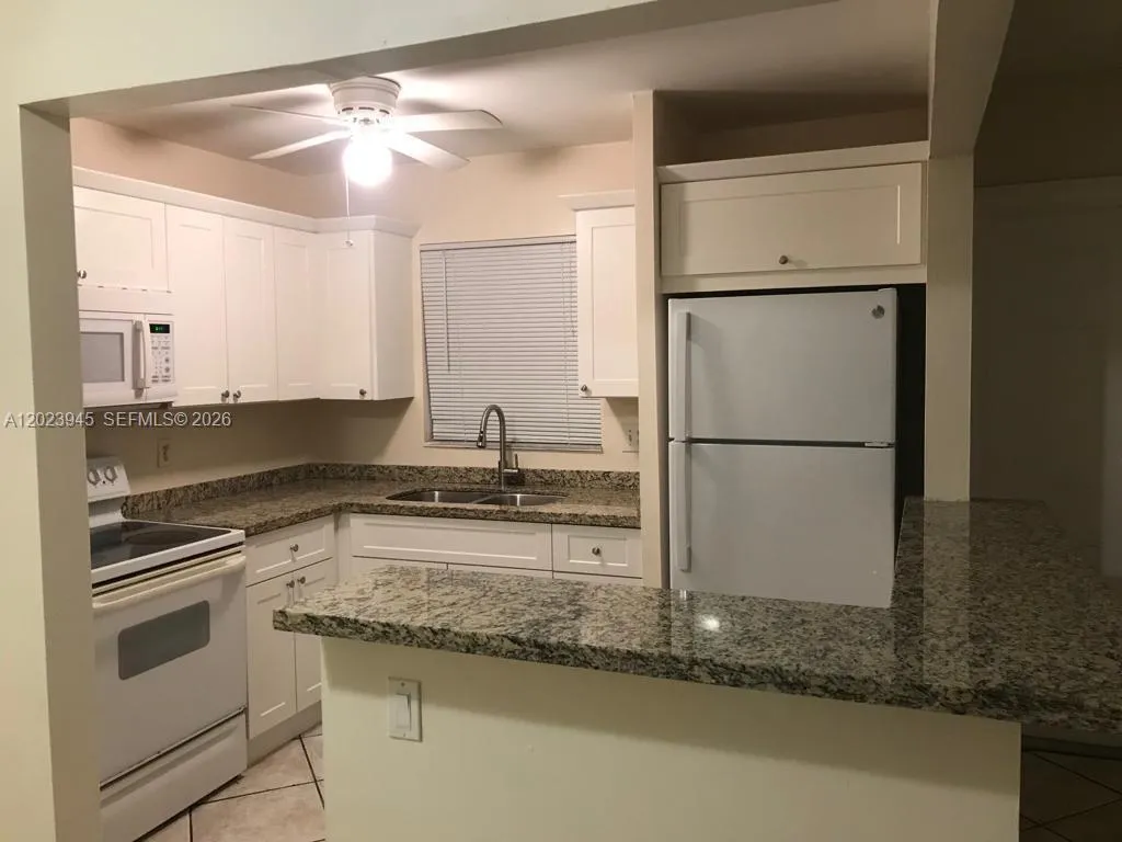 7910 Taft St # 214, Pembroke Pines FL 33024