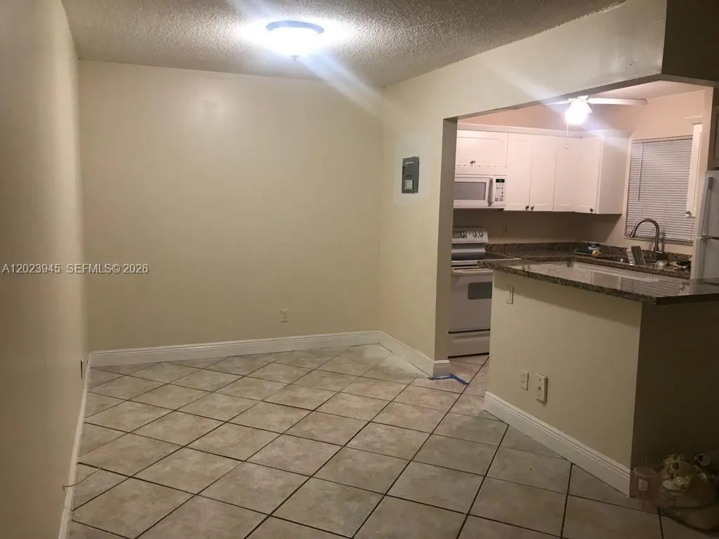 7910 Taft St # 214, Pembroke Pines FL 33024