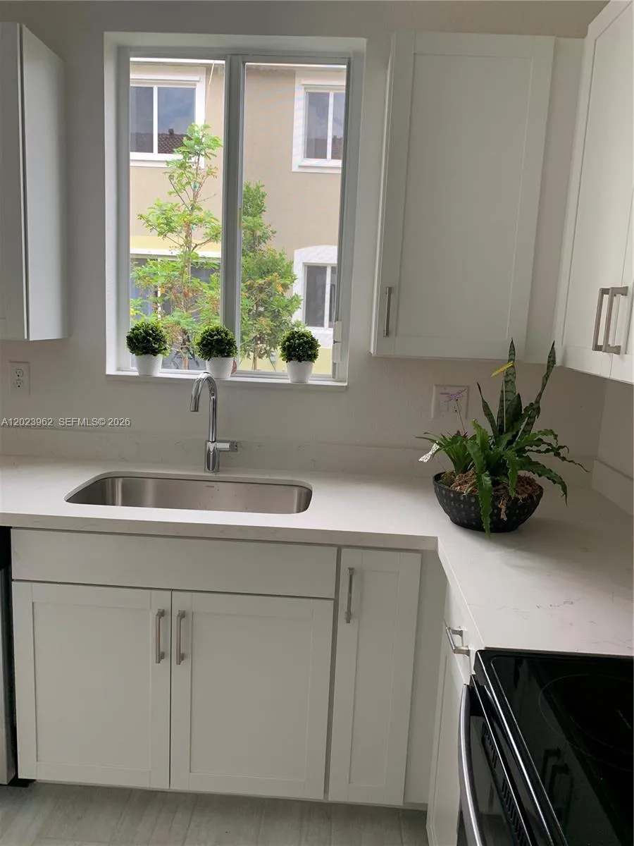 1068 SE 24th Ave, Homestead FL 33035