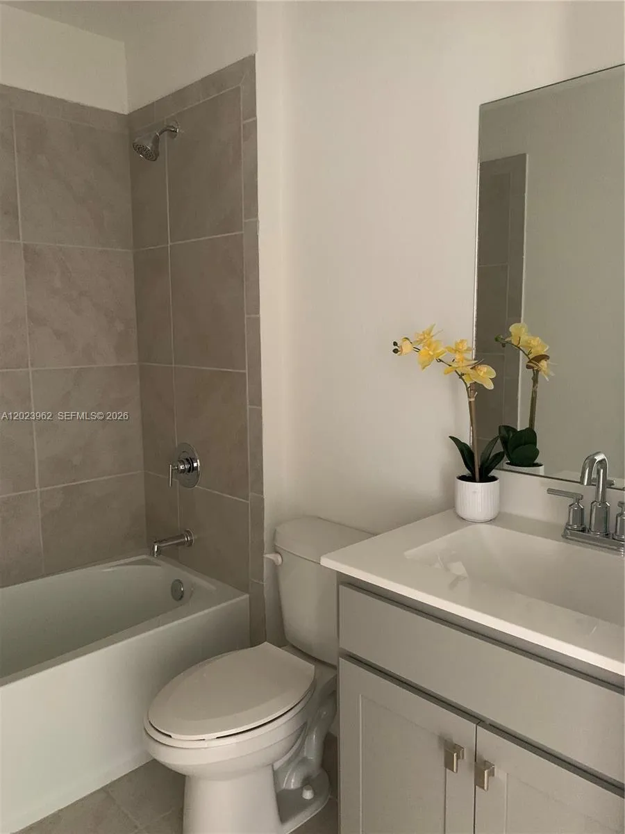 1068 SE 24th Ave, Homestead FL 33035