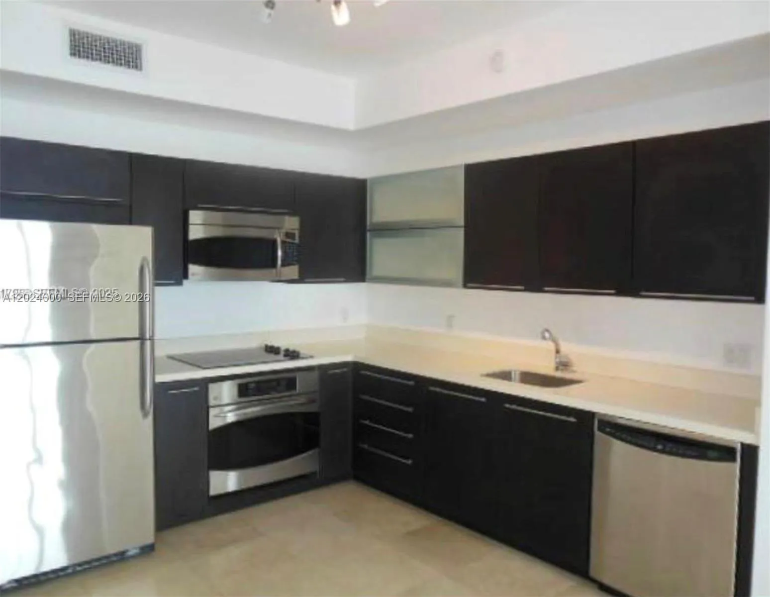 1 bedroom 1 bath for sale at 90 SW 3rd St # 1811, Miami FL 33130