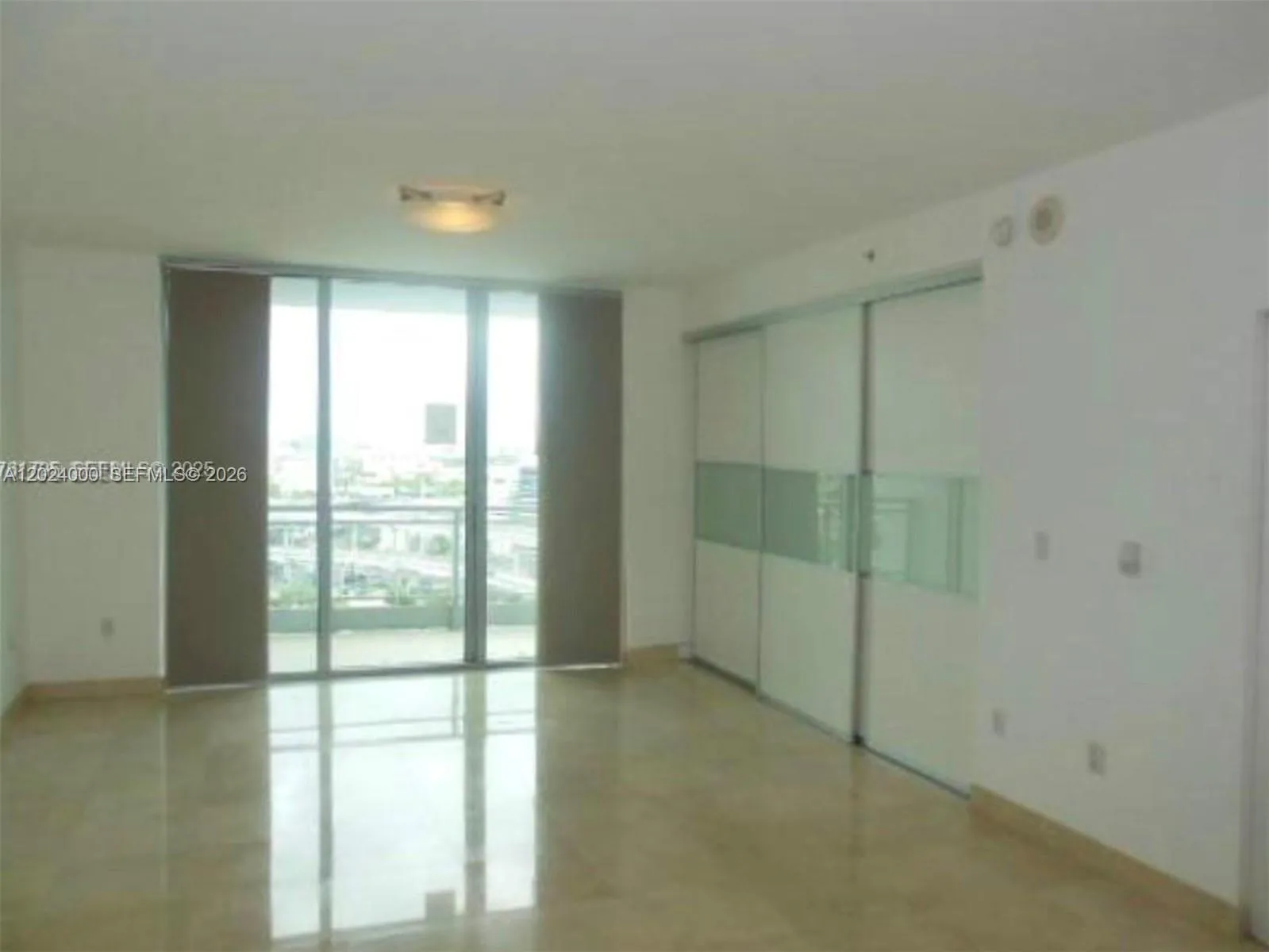 90 SW 3rd St # 1811, Miami FL 33130