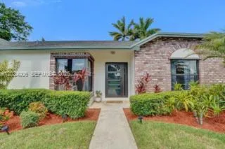 1020 SW 124th Way, Davie FL 33325