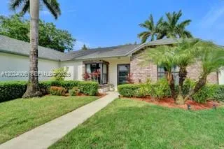 1020 SW 124th Way, Davie FL 33325