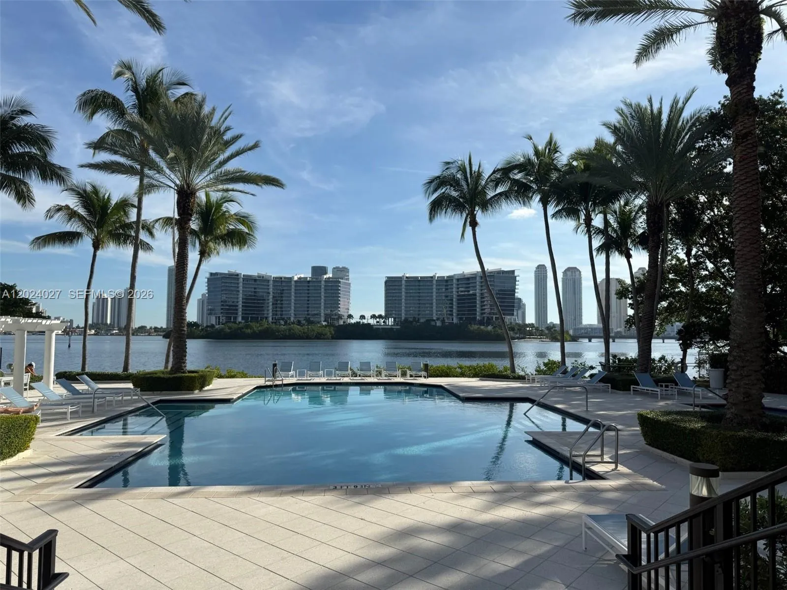 3 bedroom 2 bath for sale at 3215 NE 184th St # 14109, Aventura FL 33160