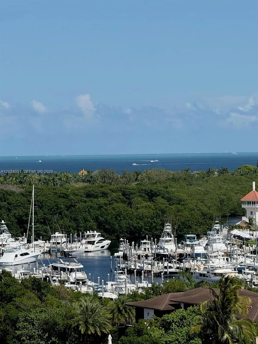 90 Edgewater Dr # 1222, Coral Gables FL 33133