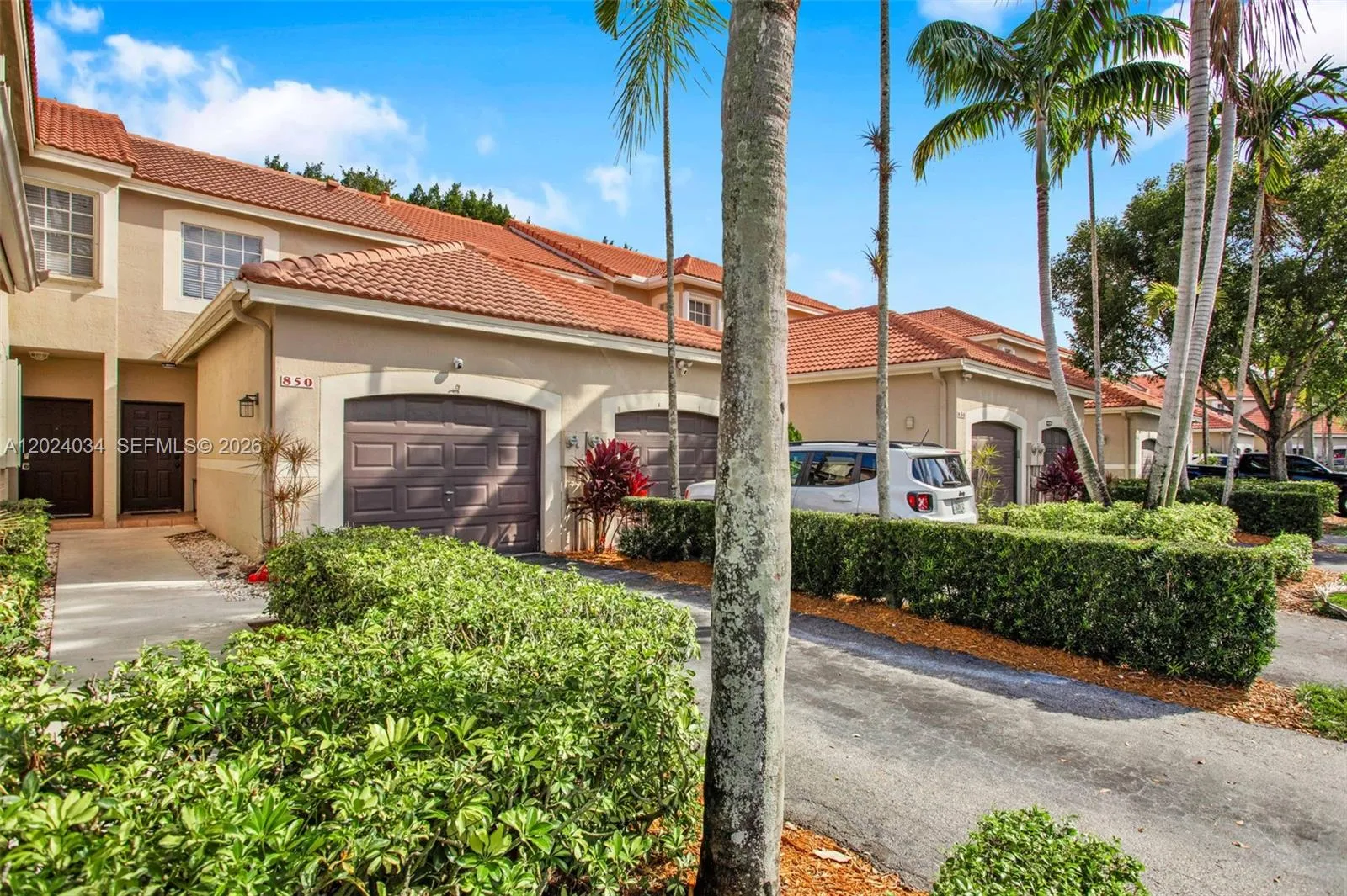 850 Sorrento Dr, Weston FL 33326
