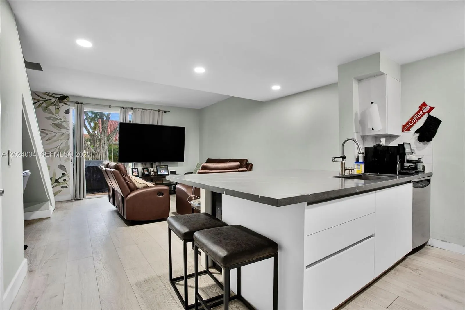 850 Sorrento Dr, Weston FL 33326