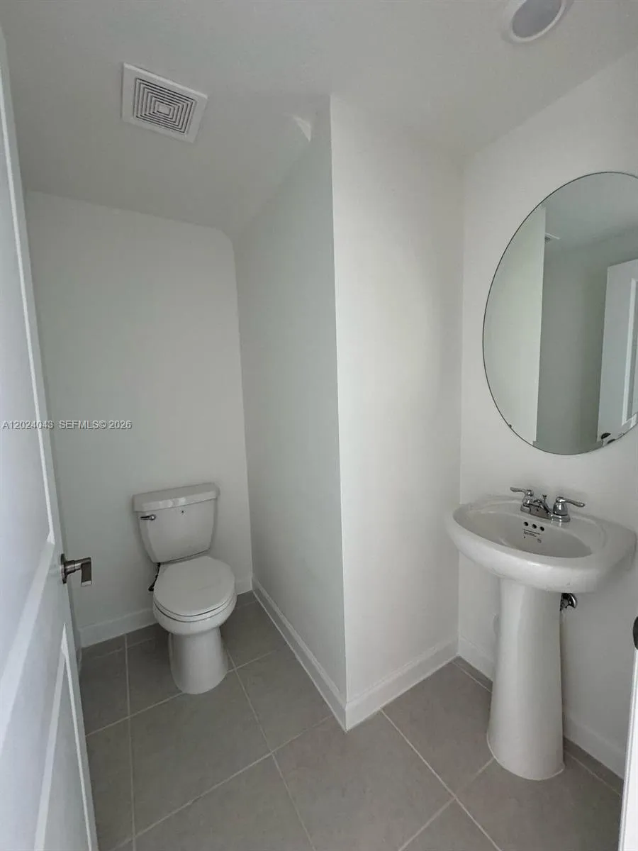 663 SE 13th St Cir, Homestead FL 33034
