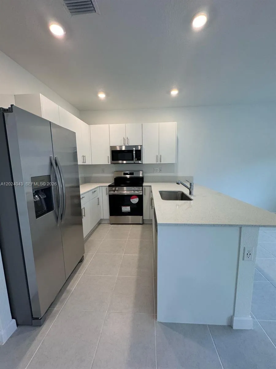 663 SE 13th St Cir, Homestead FL 33034