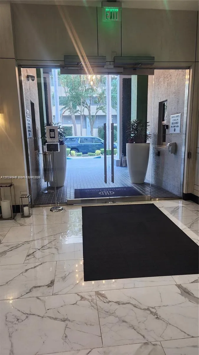 185 SE 14th Ter # 1609, Miami FL 33131