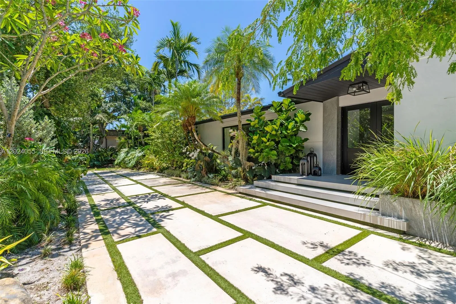 4 bedroom 2 bath for sale at 13400 SW 70th Ave, Pinecrest FL 33156