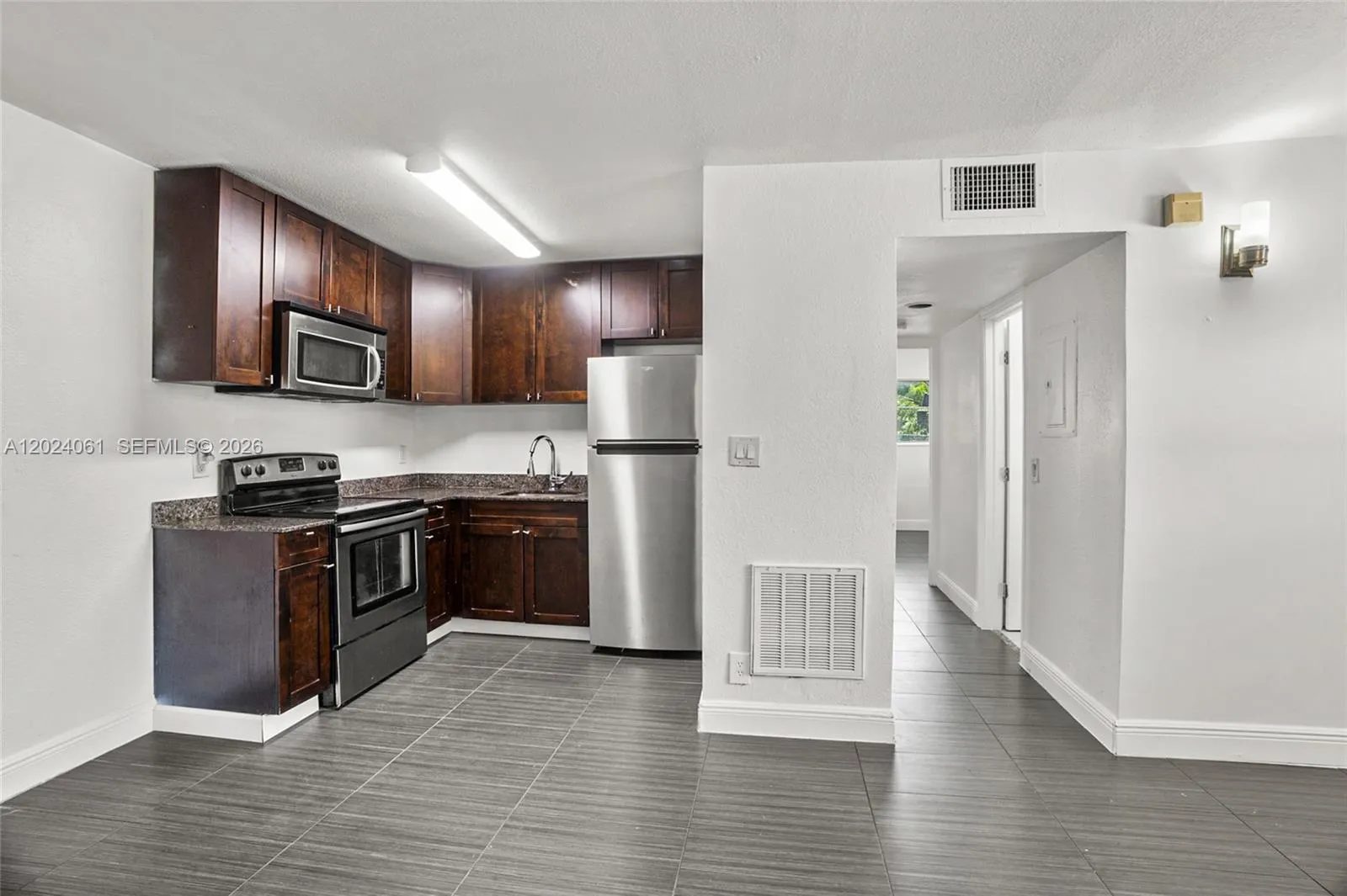 37 SW 14th St # 10, Dania Beach FL 33004