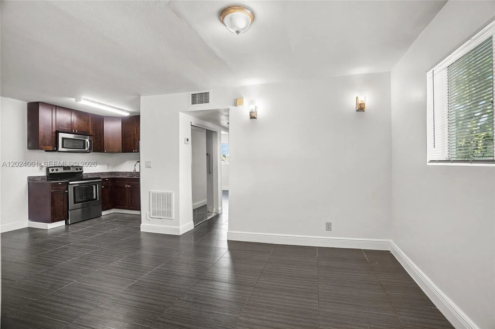 37 SW 14th St # 10, Dania Beach FL 33004