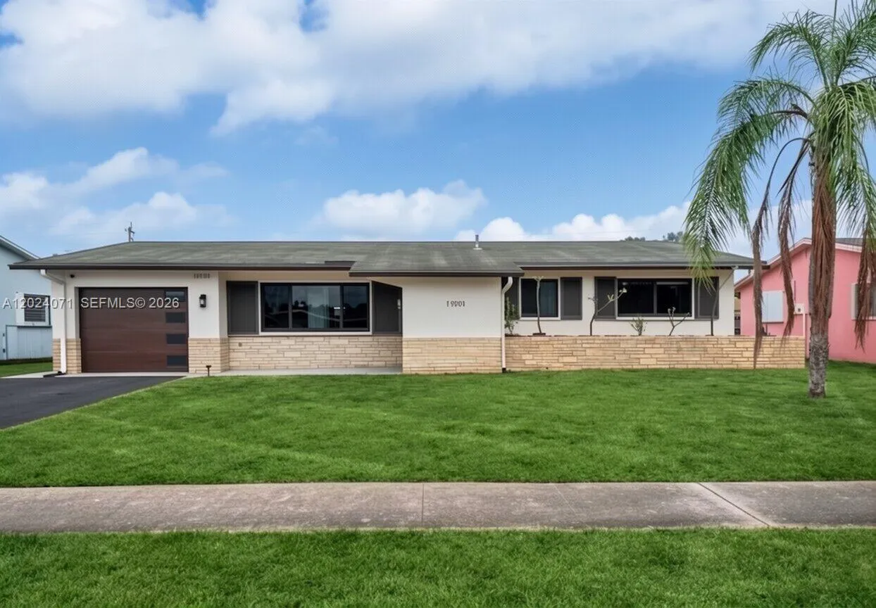 3 bedroom 2 bath for sale at 11901 NW 23rd St, Pembroke Pines FL 33026