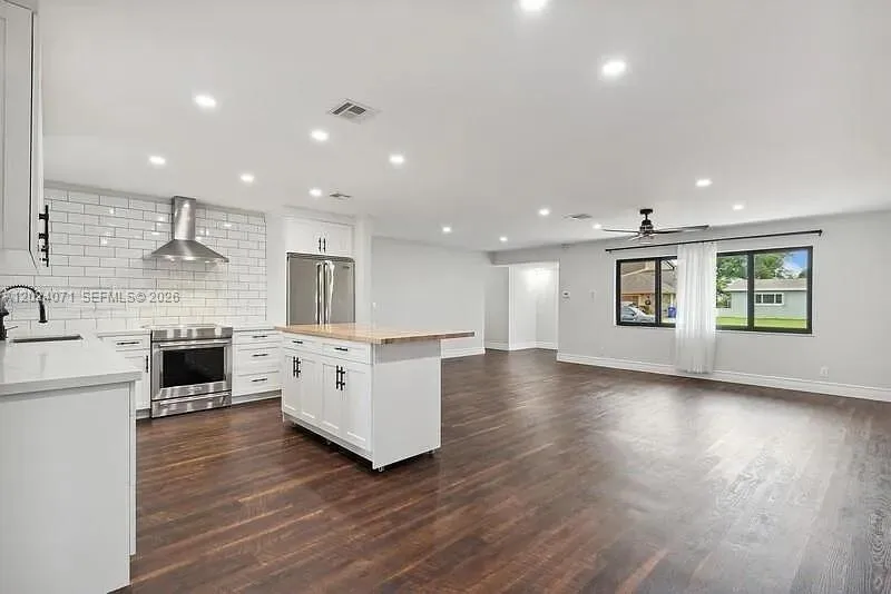 11901 NW 23rd St, Pembroke Pines FL 33026