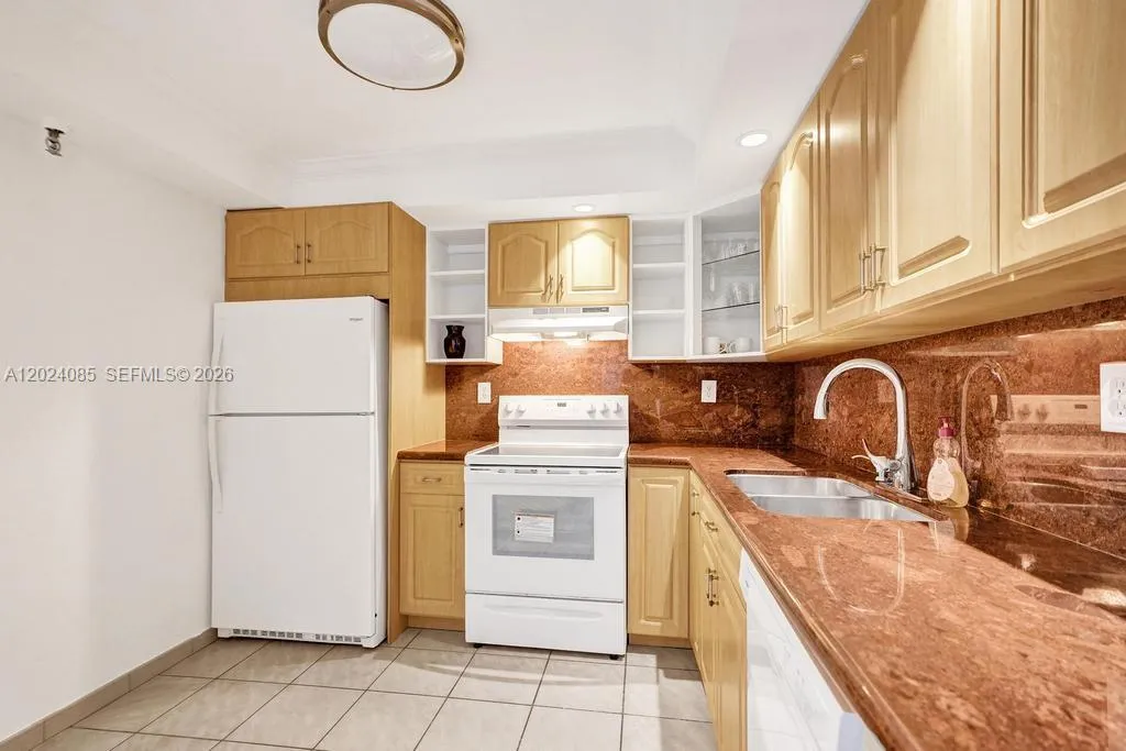 1623 Collins Ave # 512, Miami Beach FL 33139