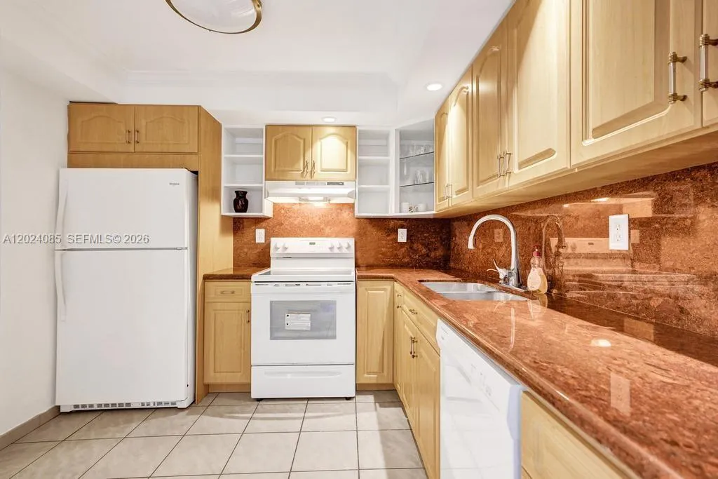 1623 Collins Ave # 512, Miami Beach FL 33139