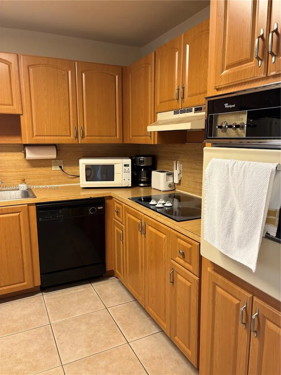 16471 Blatt Blvd # 203, Weston FL 33326