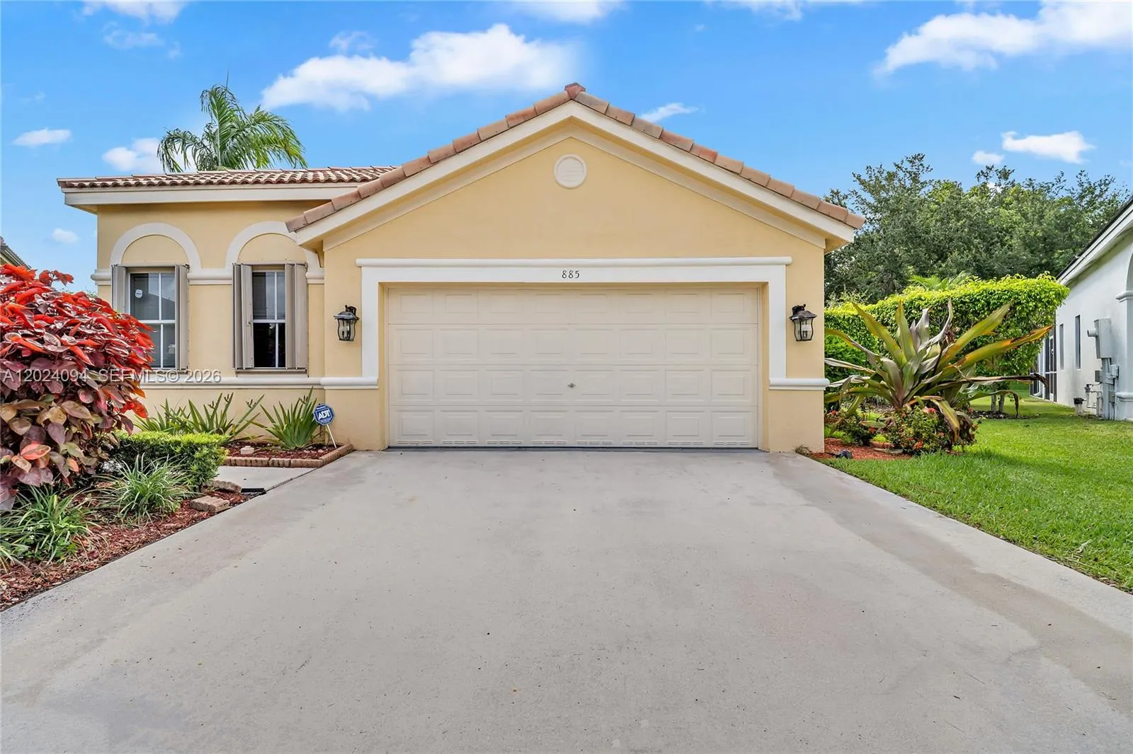 885 Tanglewood Cir, Weston FL 33327