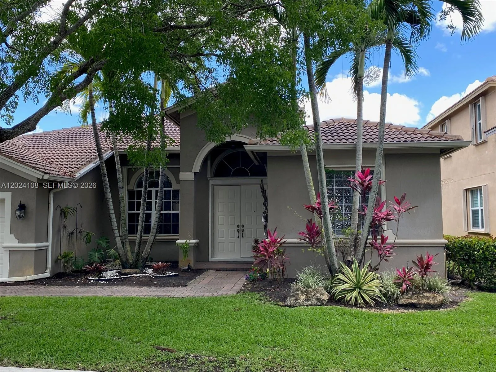 3885 E Hibiscus St, Weston FL 33332