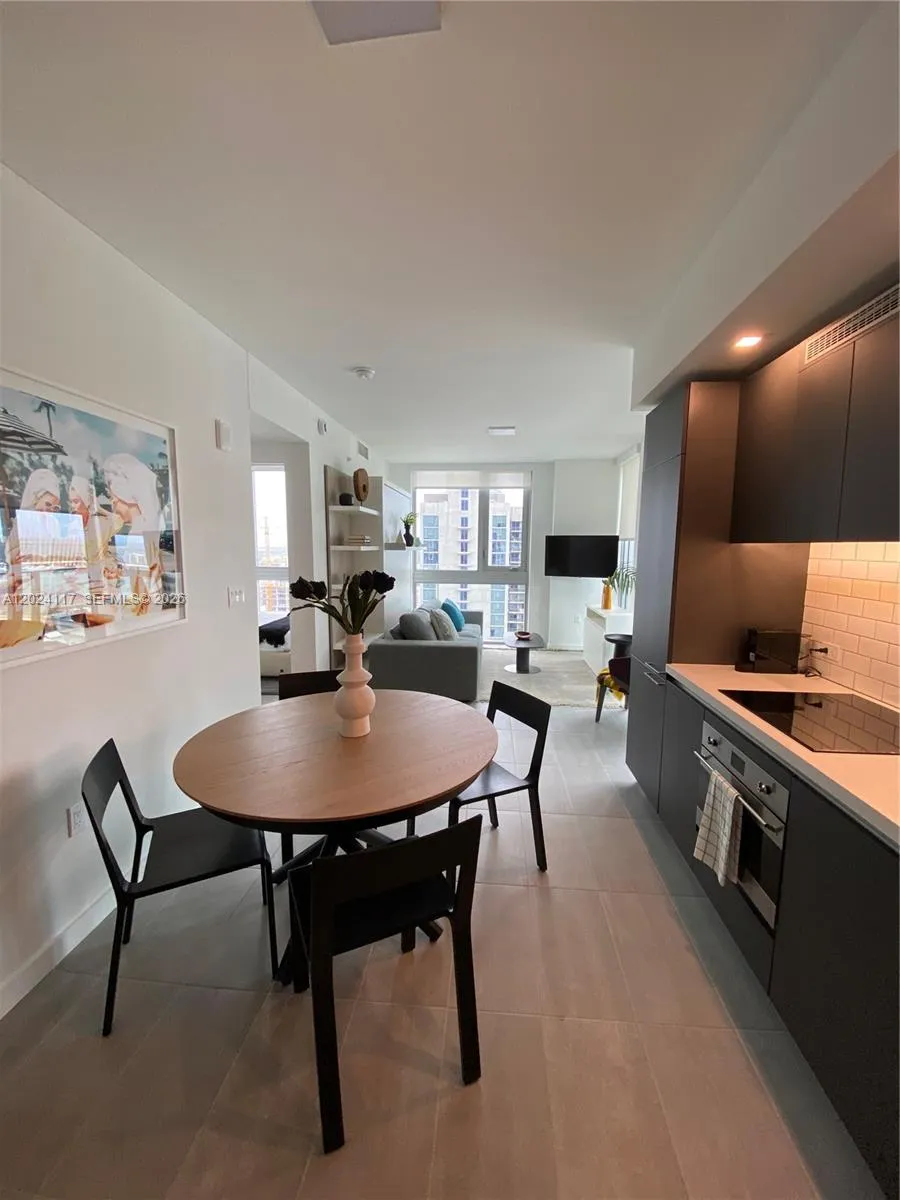 227 NE 2nd St # 1701, Miami FL 33132