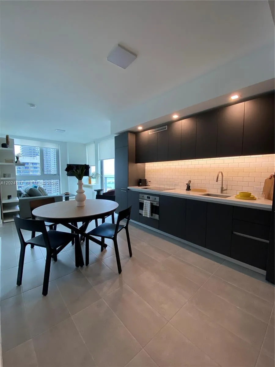 227 NE 2nd St # 1701, Miami FL 33132