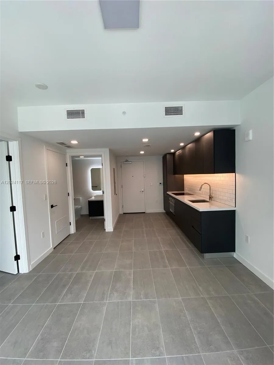 227 NE 2nd St # 1701, Miami FL 33132