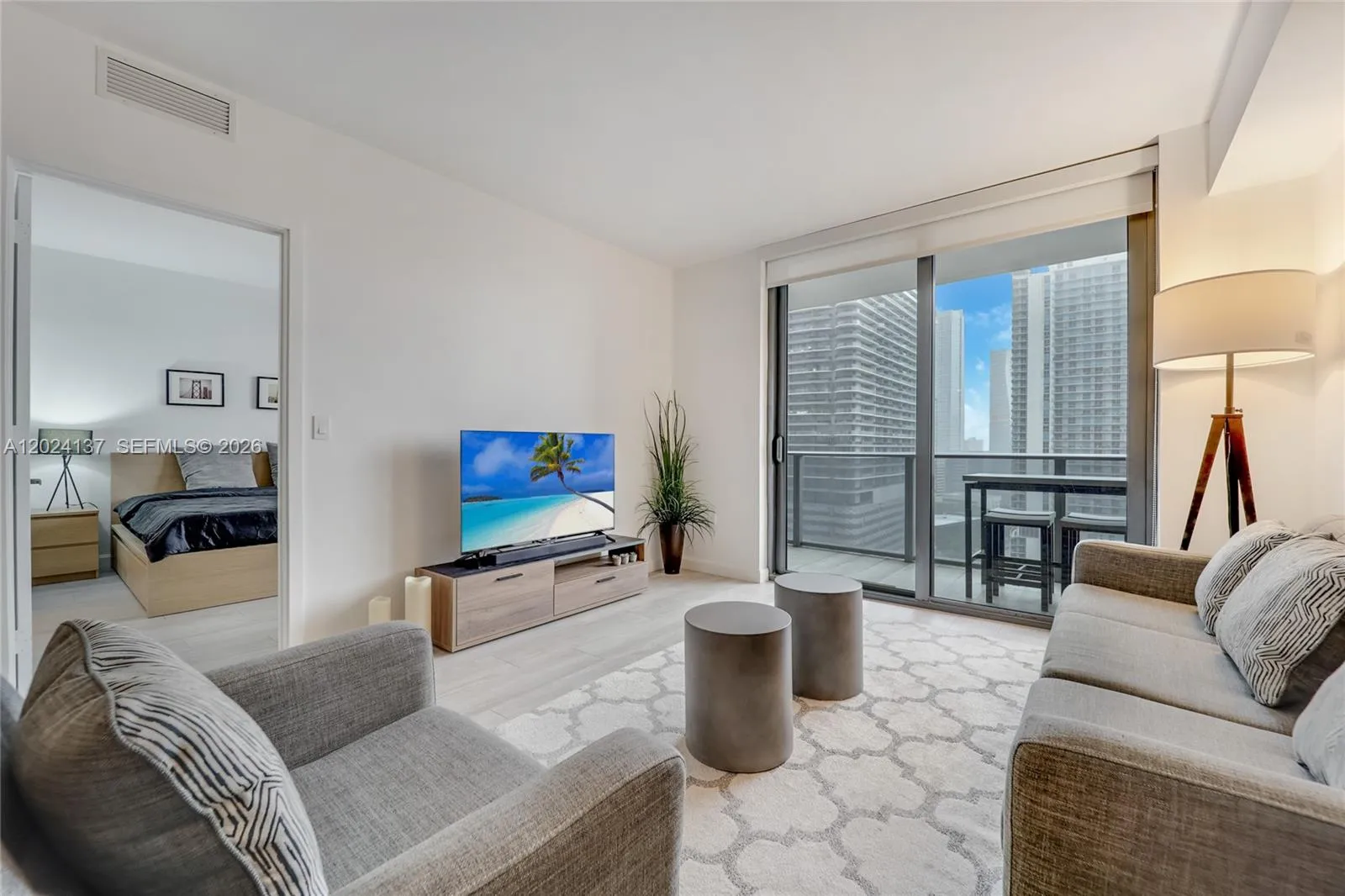 45 SW 9 ST # 1905, Miami FL 33130