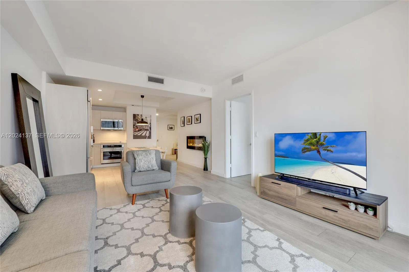 45 SW 9 ST # 1905, Miami FL 33130