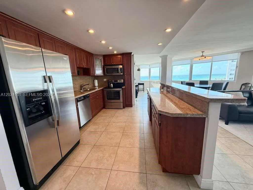 7135 Collins Ave # 815, Miami Beach FL 33141