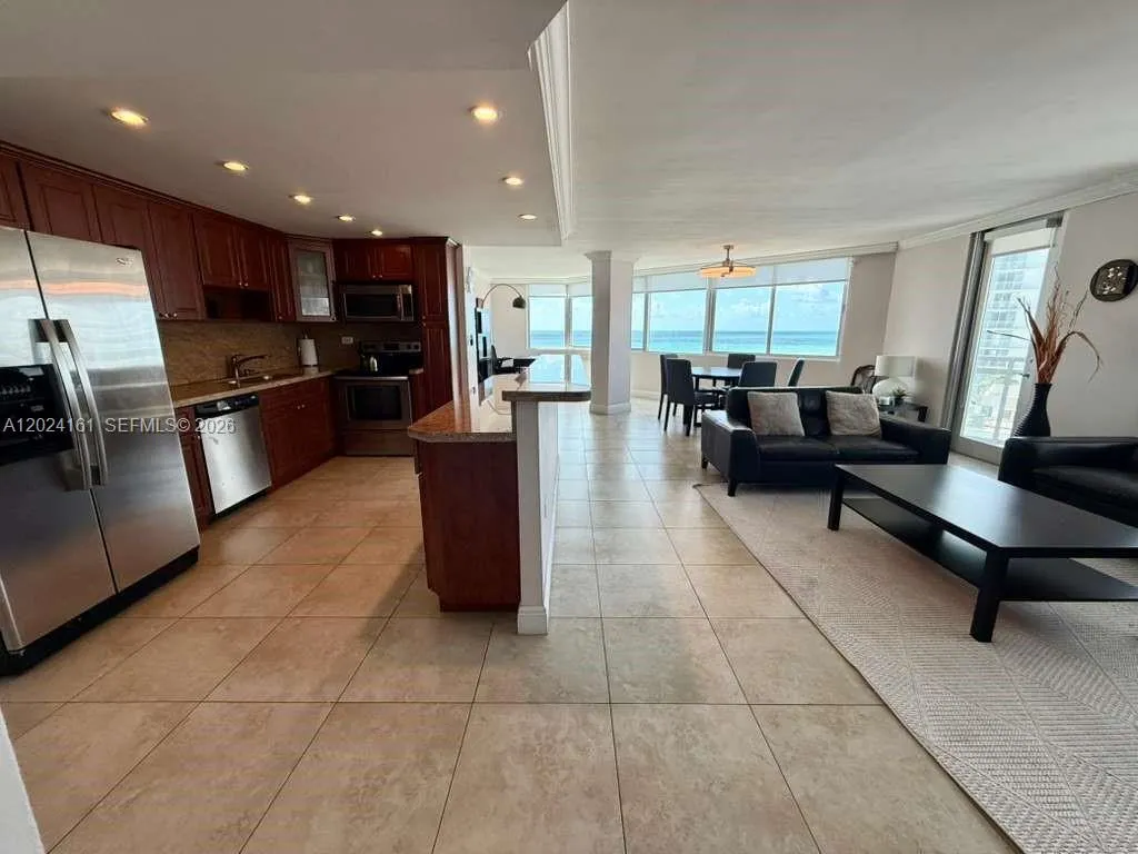 7135 Collins Ave # 815, Miami Beach FL 33141