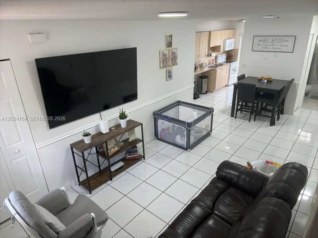 3514 W 76th St # 203, Hialeah FL 33018