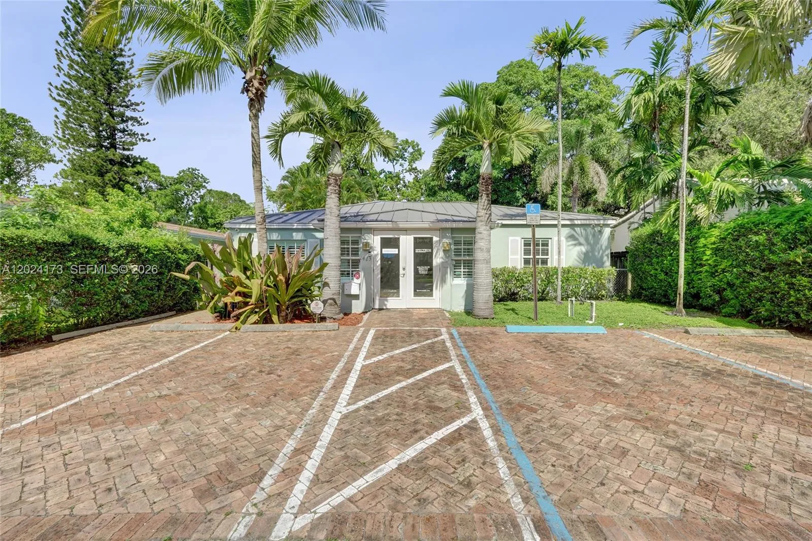 for sale at 423 SE 19th St, Fort Lauderdale FL 33316