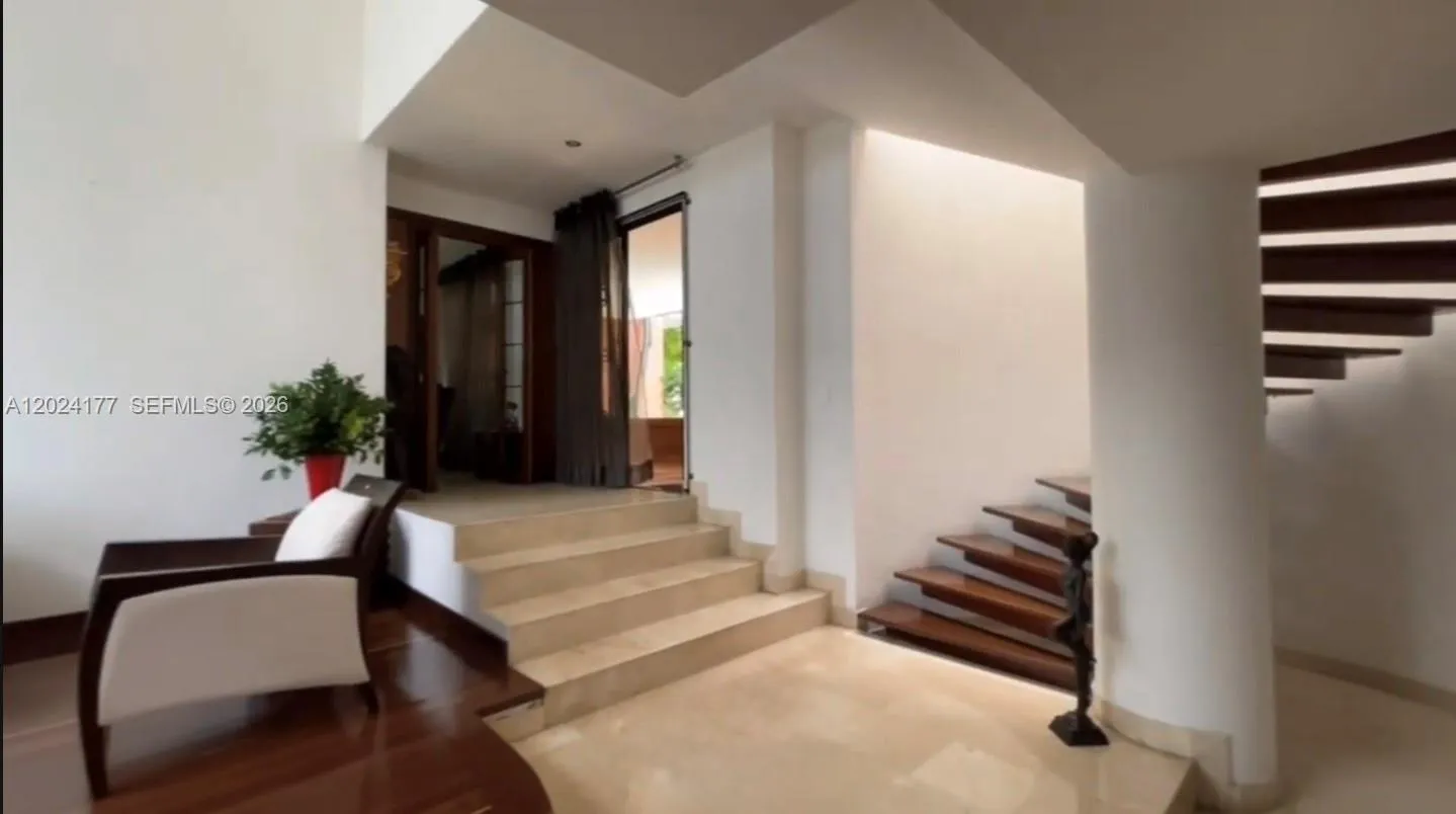 17 # 7- 120 Carrera, FL 0000