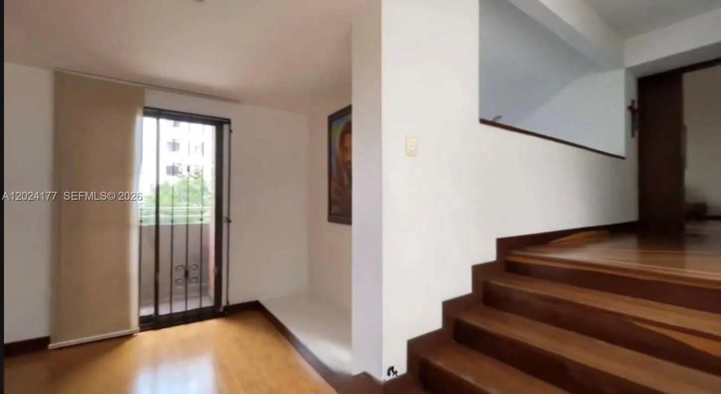 17 # 7- 120 Carrera, FL 0000