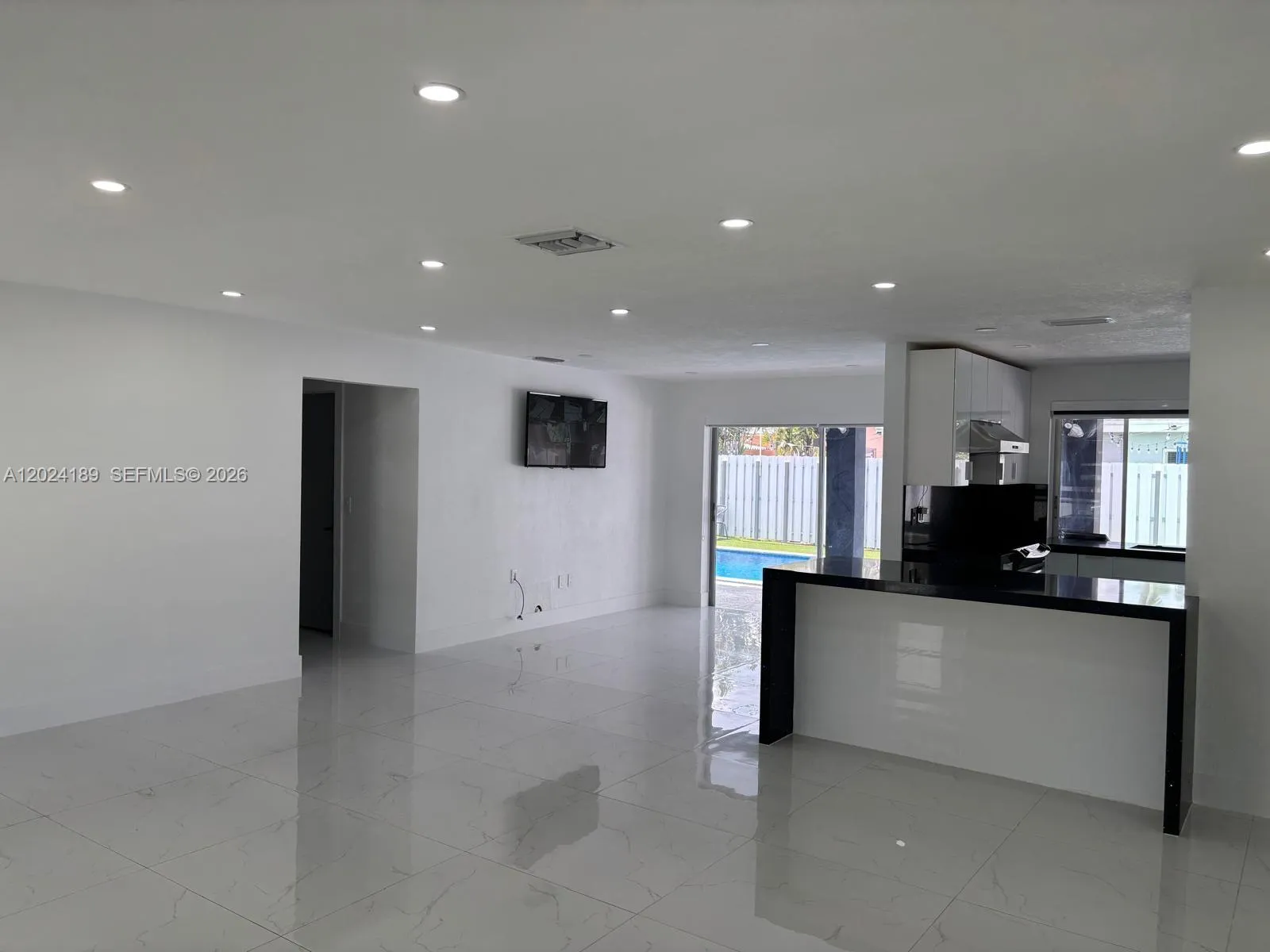 8460 NW 21st St, Sunrise FL 33322