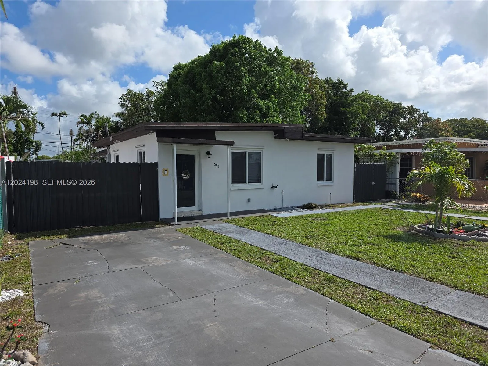 651 E 48th St, Hialeah FL 33013