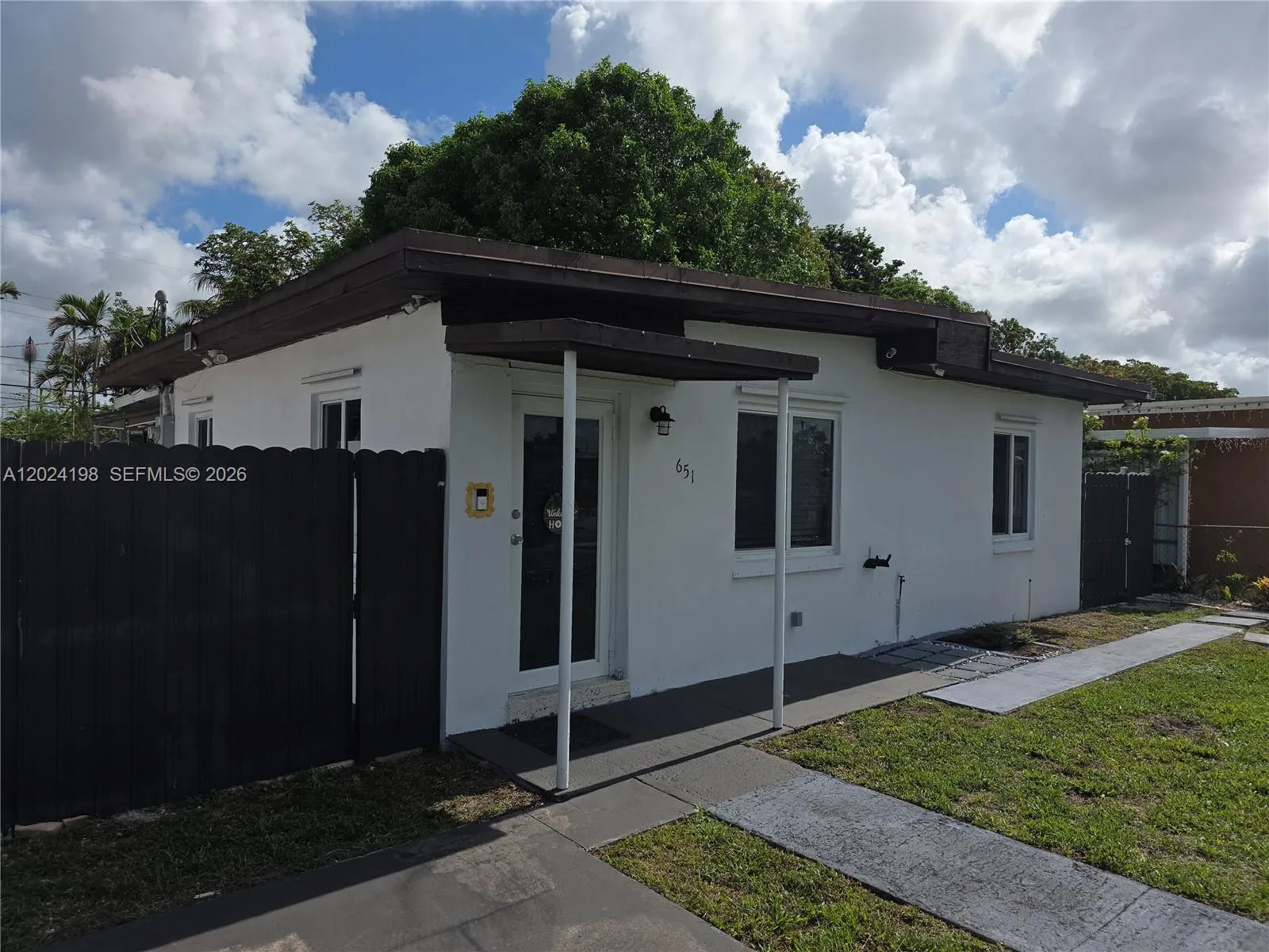 651 E 48th St, Hialeah FL 33013