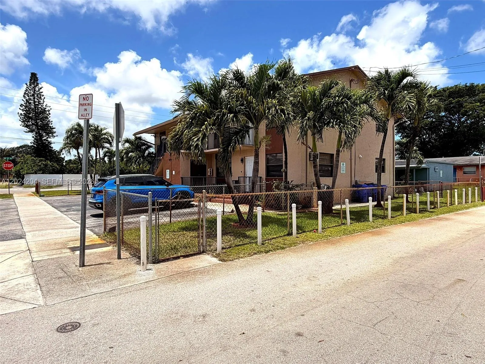 1896 SW 41st Ave, Fort Lauderdale FL 33317