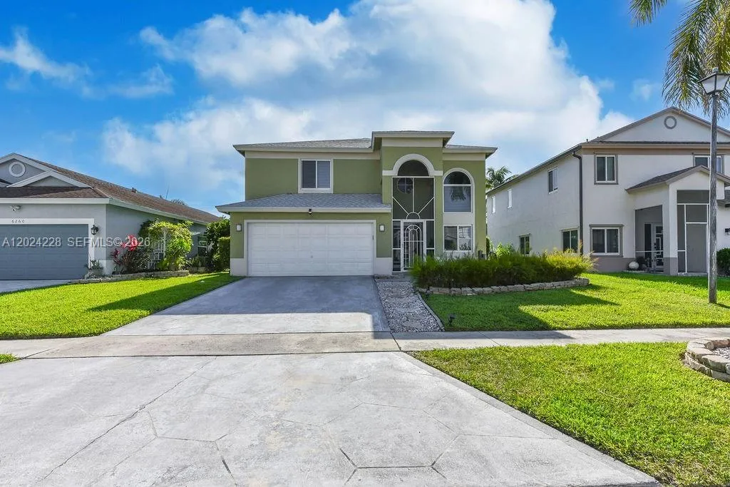 4 bedroom 3 bath for sale at 6256 Lansdowne Cir, Boynton Beach FL 33472