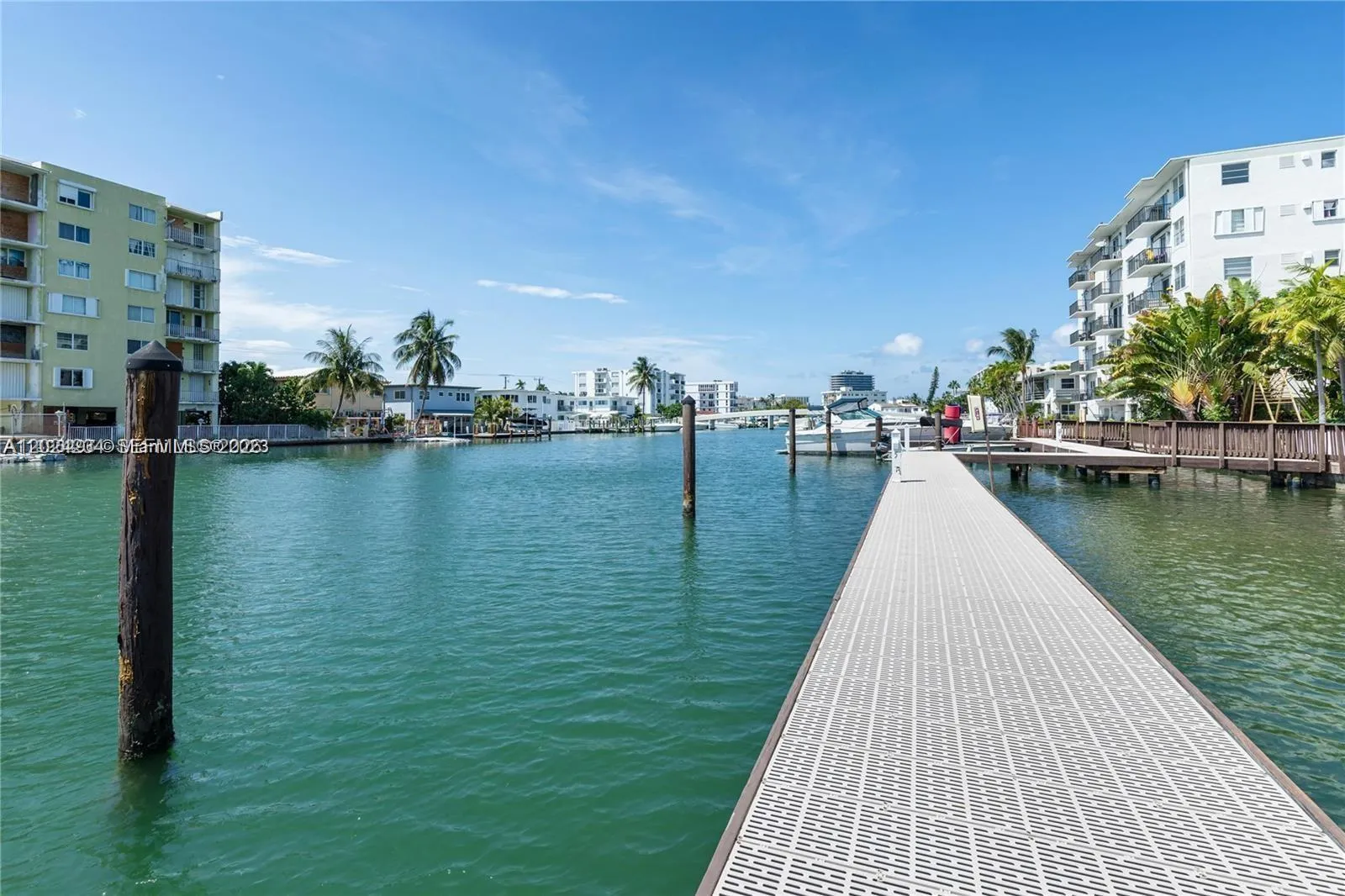 7950 Tatum Waterway Dr # N9, Miami Beach FL 33141