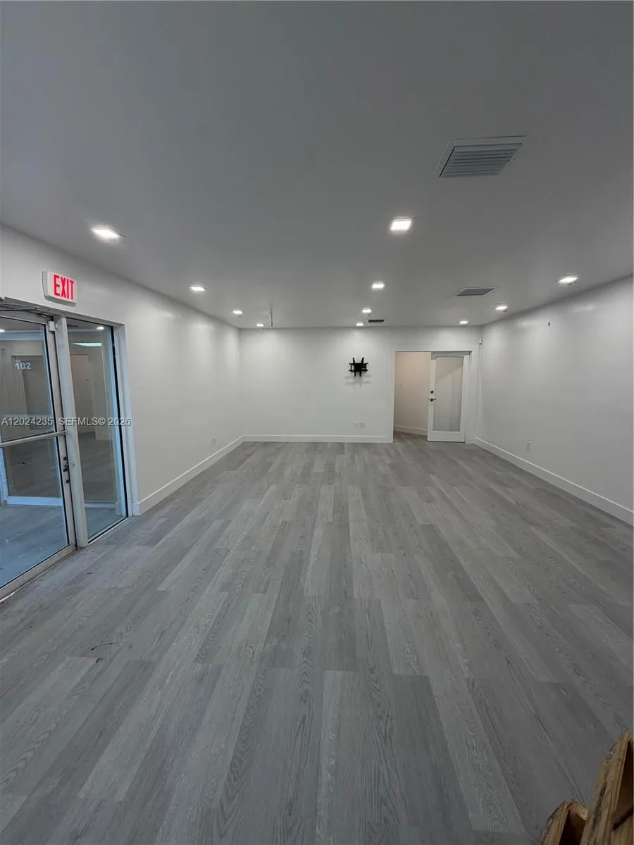 9450 NW 58th St # 3, Doral FL 33178